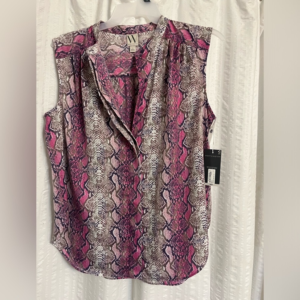 Size Large sleeveless button down top
